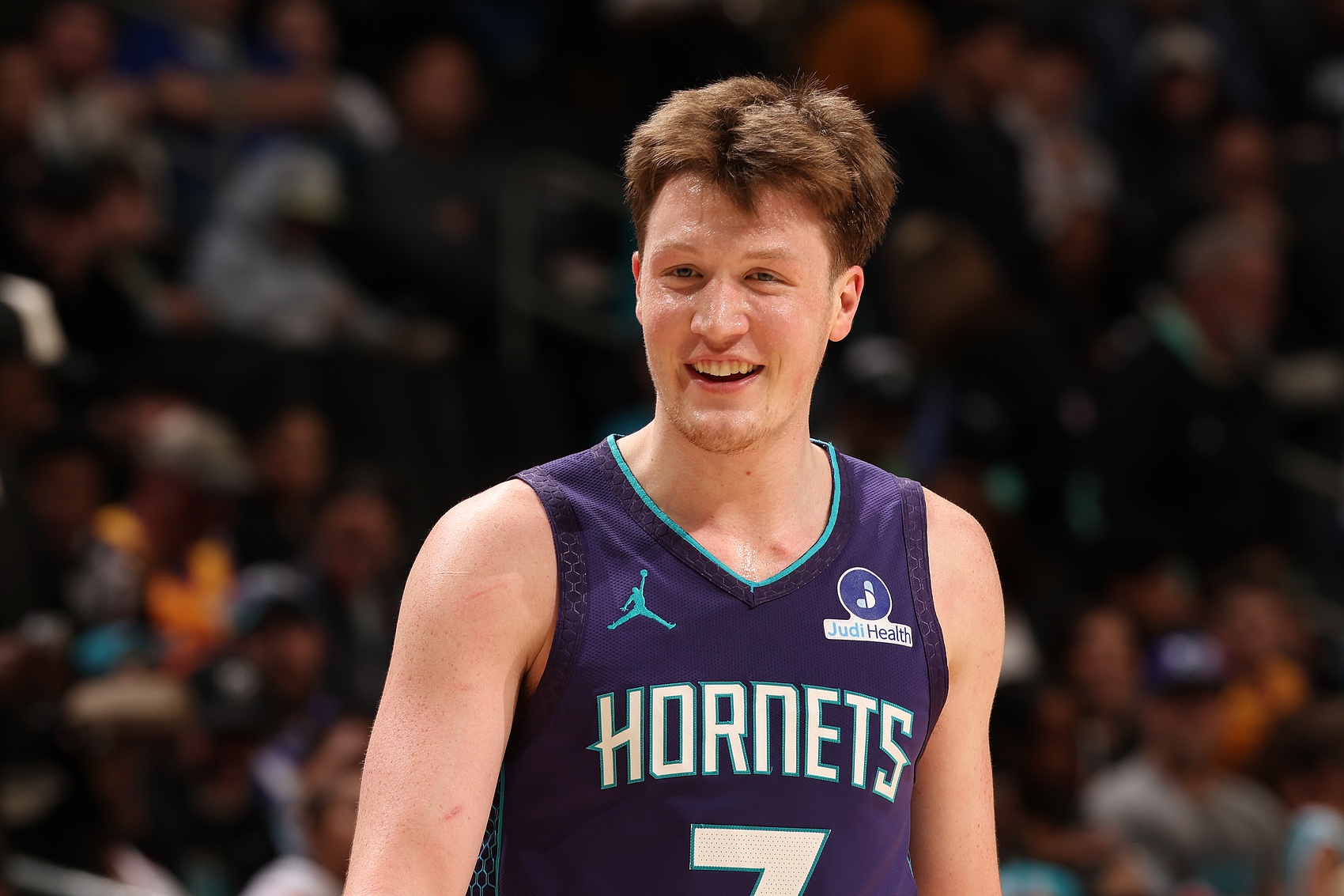 广发体育-专打硬仗！黄蜂客场豪取10连胜 期间大胜绿军29分 血虐掘金23分